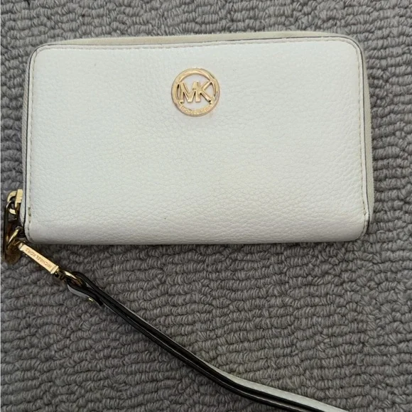 Michael Kors Cream Wallet with Gold Emblem - Picture 1 of 2